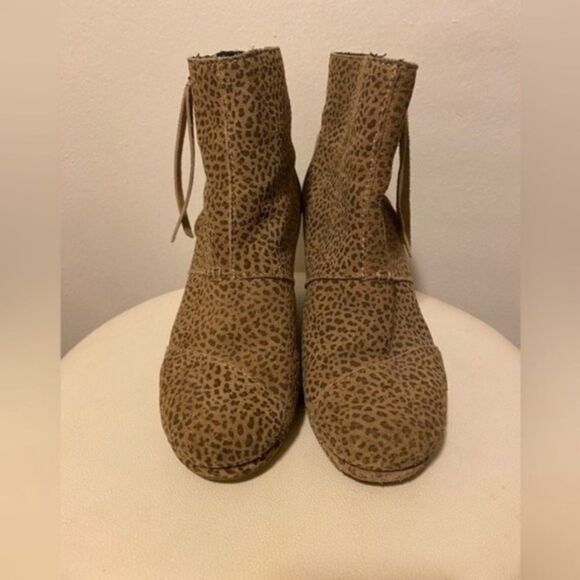 Toms Tan Brown Cheetah Animal Print Suede Leather Wedge Heels Bootie Women’s 7.5 - Picture 2 of 9